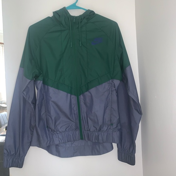 Women’s NIKE Windbreaker size: SMALL - Picture 1 of 3